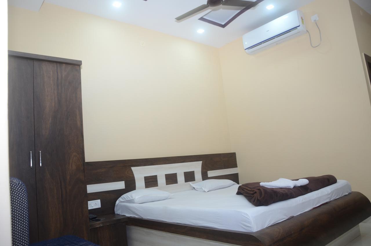 Hotel Sharda Inn 德奥加尔 外观 照片